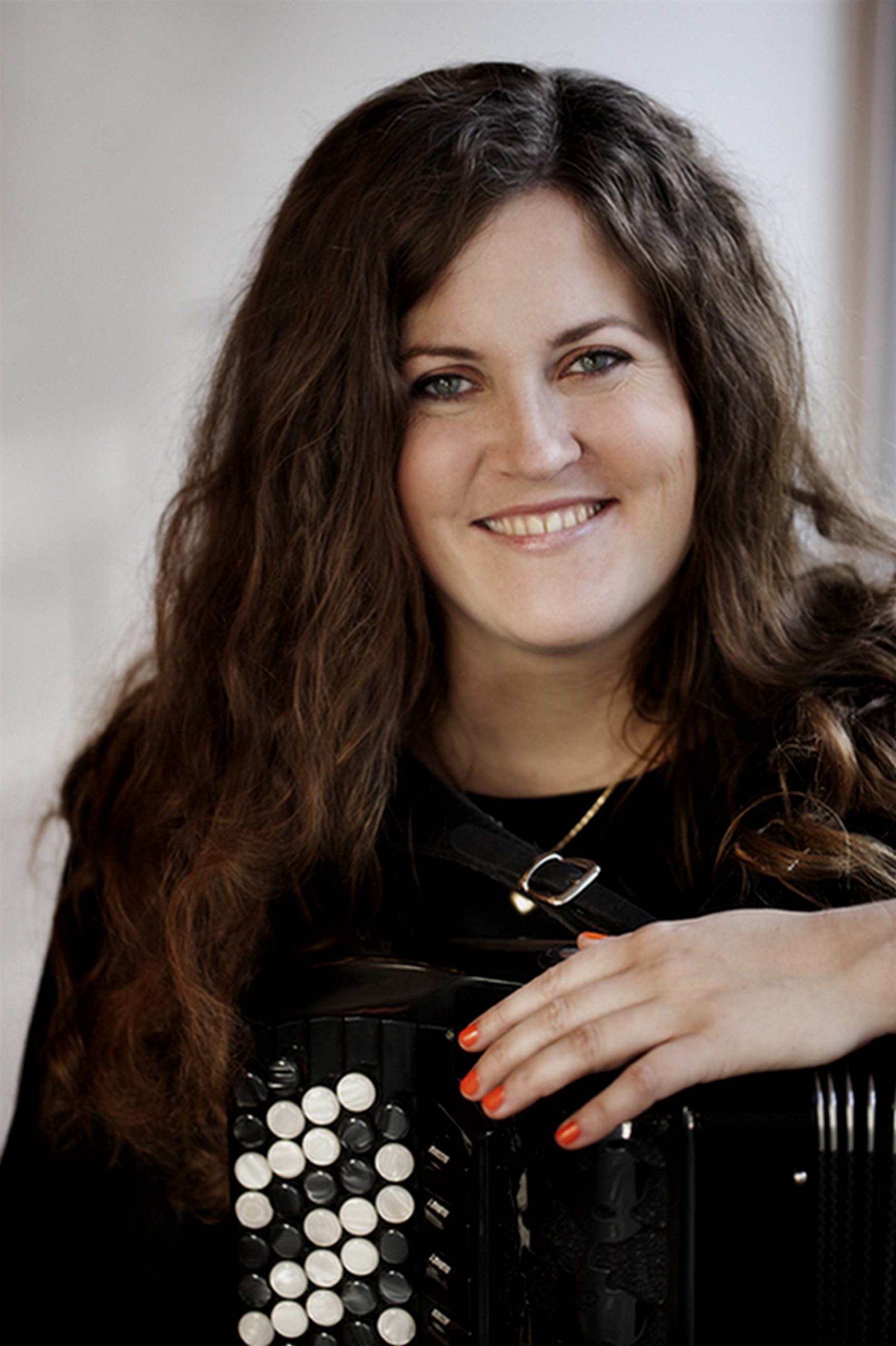 Mette Kathrine pressebillede kopi 2 scaled