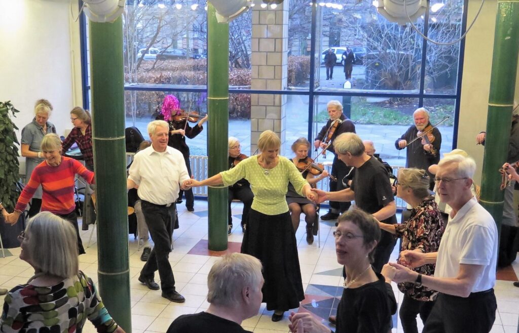 2017 Vi spiller nytaaret ind IMG 0284 beskaaret under 1 MB